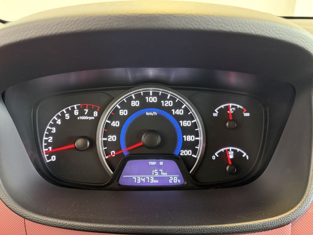 Fahrzeugabbildung Hyundai i10 1.2 Style + 1.Hand + Schiebedach + Winterräd