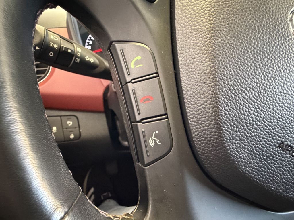 Fahrzeugabbildung Hyundai i10 1.2 Style + 1.Hand + Schiebedach + Winterräd