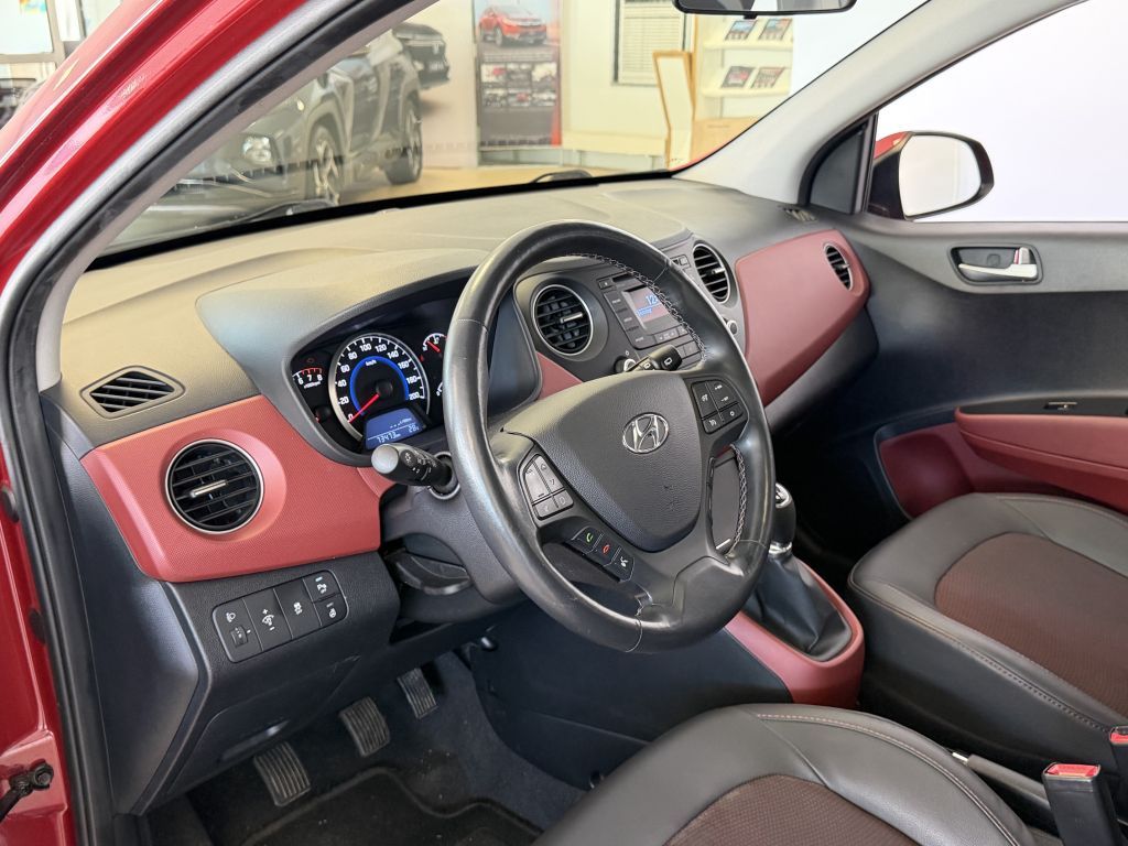Fahrzeugabbildung Hyundai i10 1.2 Style + 1.Hand + Schiebedach + Winterräd