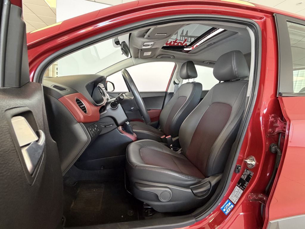 Fahrzeugabbildung Hyundai i10 1.2 Style + 1.Hand + Schiebedach + Winterräd