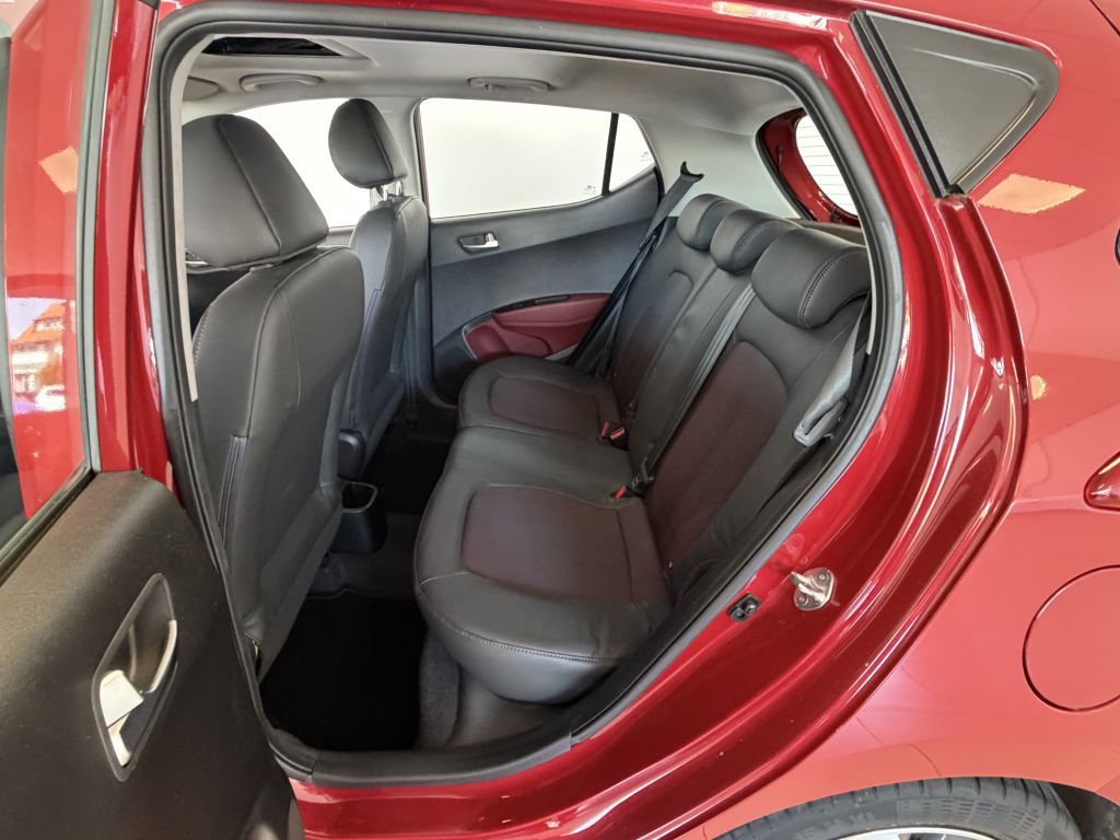 Fahrzeugabbildung Hyundai i10 1.2 Style + 1.Hand + Schiebedach + Winterräd