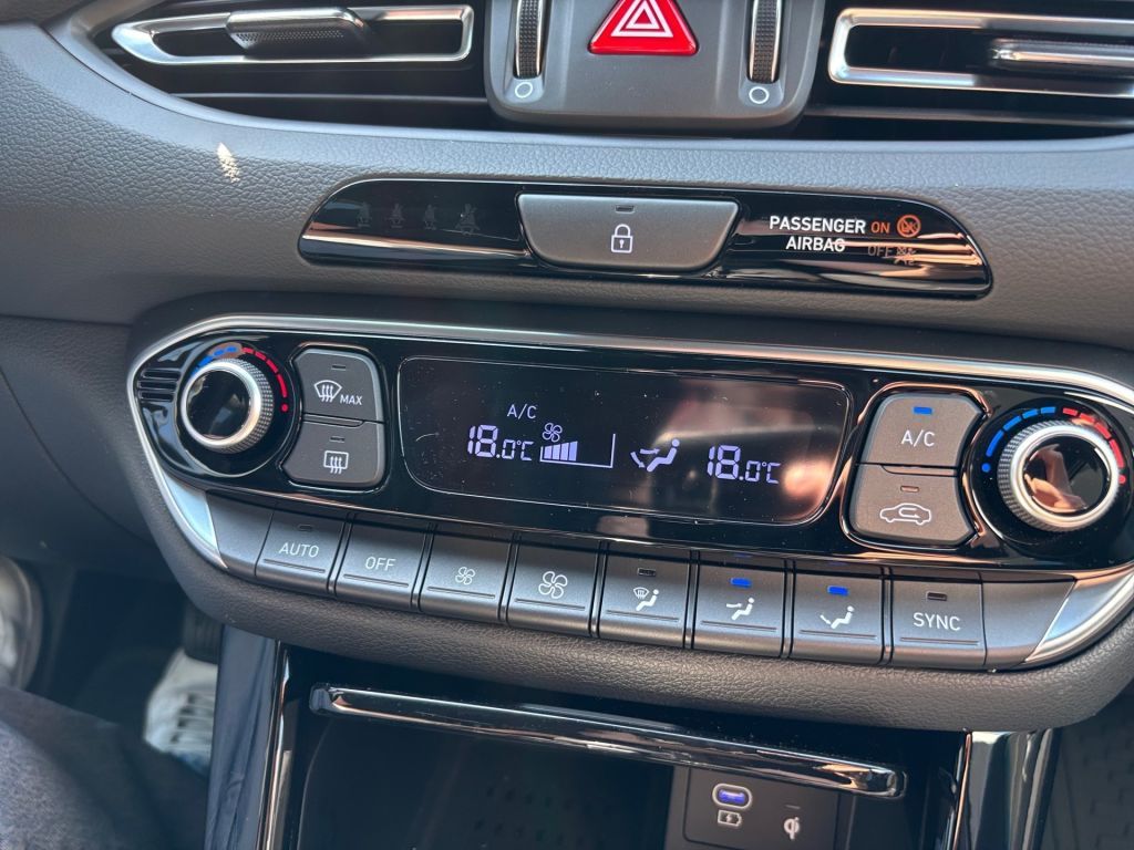 Fahrzeugabbildung Hyundai i30 1.6 T-GDI DCT Trend + Pano