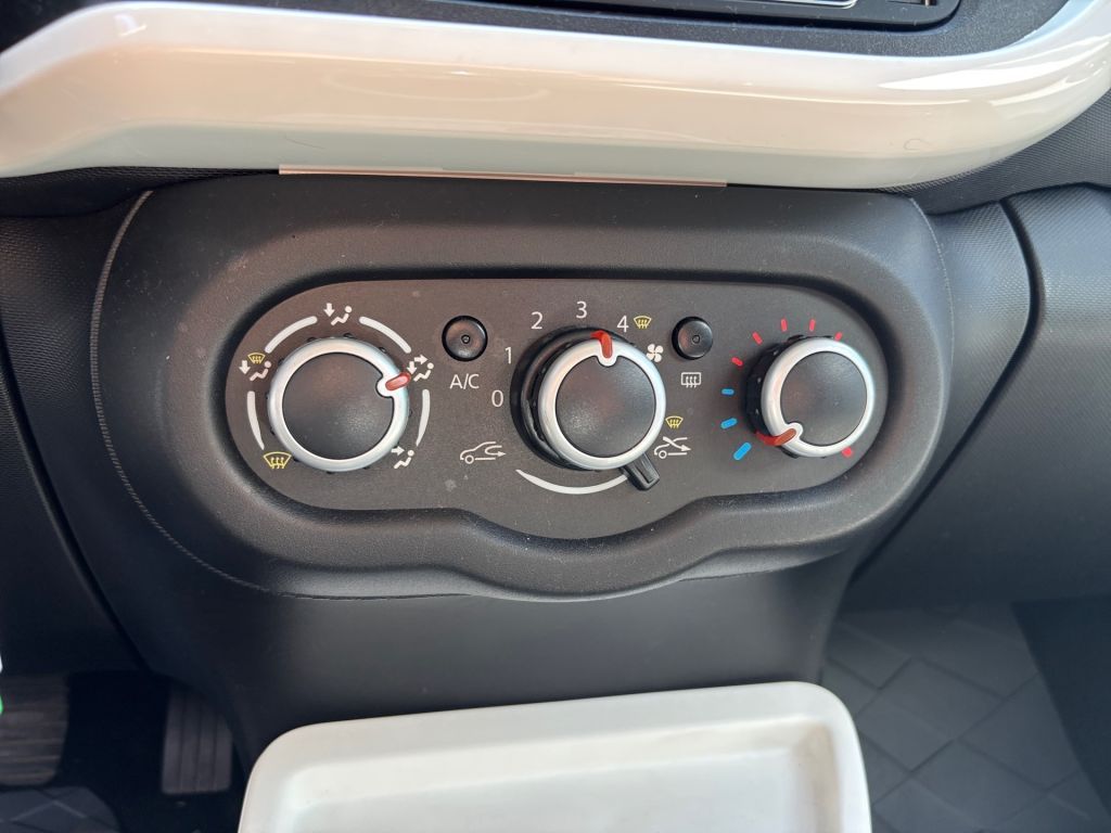 Fahrzeugabbildung Renault Twingo ENERGY TCe 90 Intens *Ganzjahresreifen*