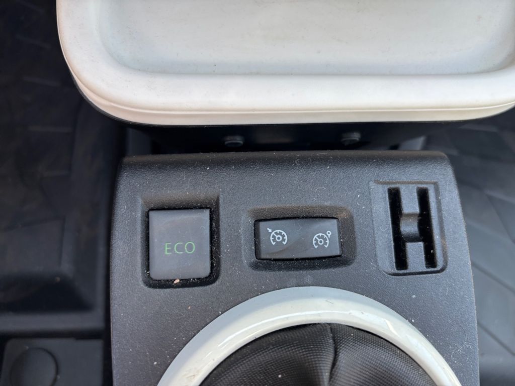 Fahrzeugabbildung Renault Twingo ENERGY TCe 90 Intens *Ganzjahresreifen*