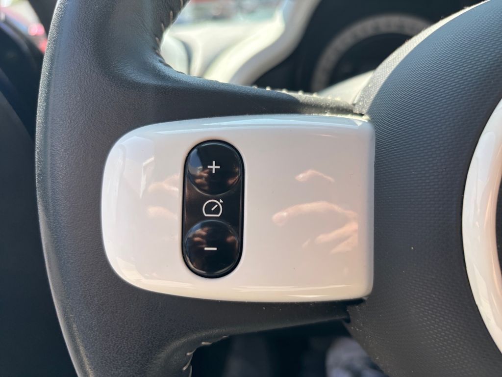 Fahrzeugabbildung Renault Twingo ENERGY TCe 90 Intens *Ganzjahresreifen*