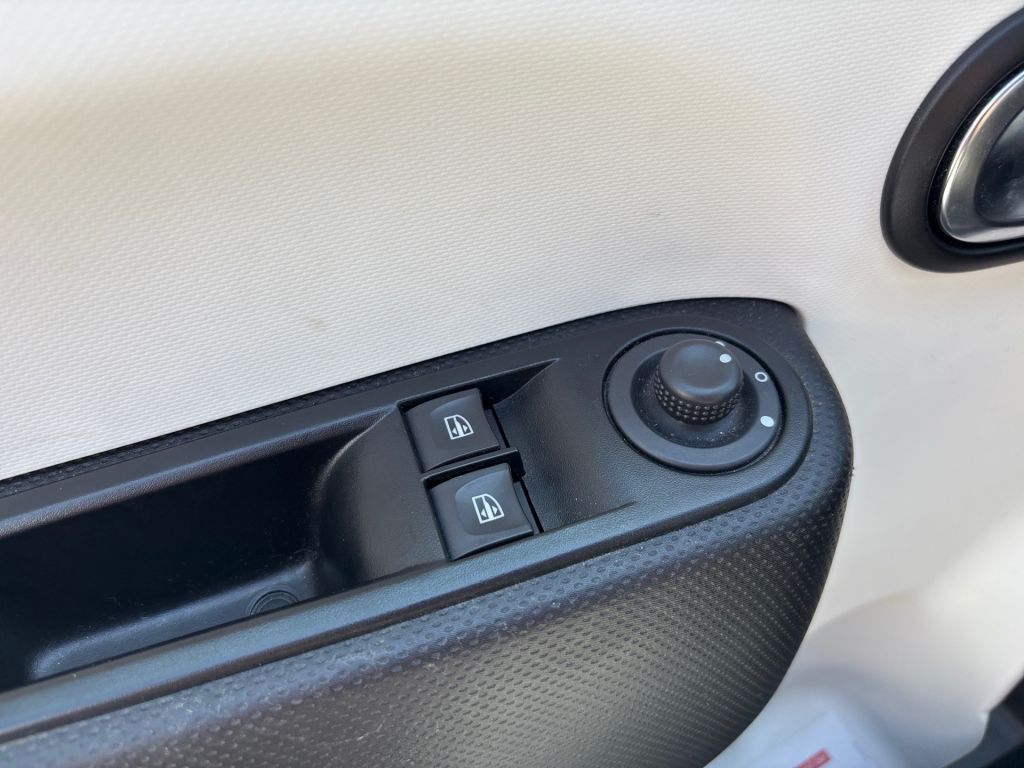 Fahrzeugabbildung Renault Twingo ENERGY TCe 90 Intens *Ganzjahresreifen*