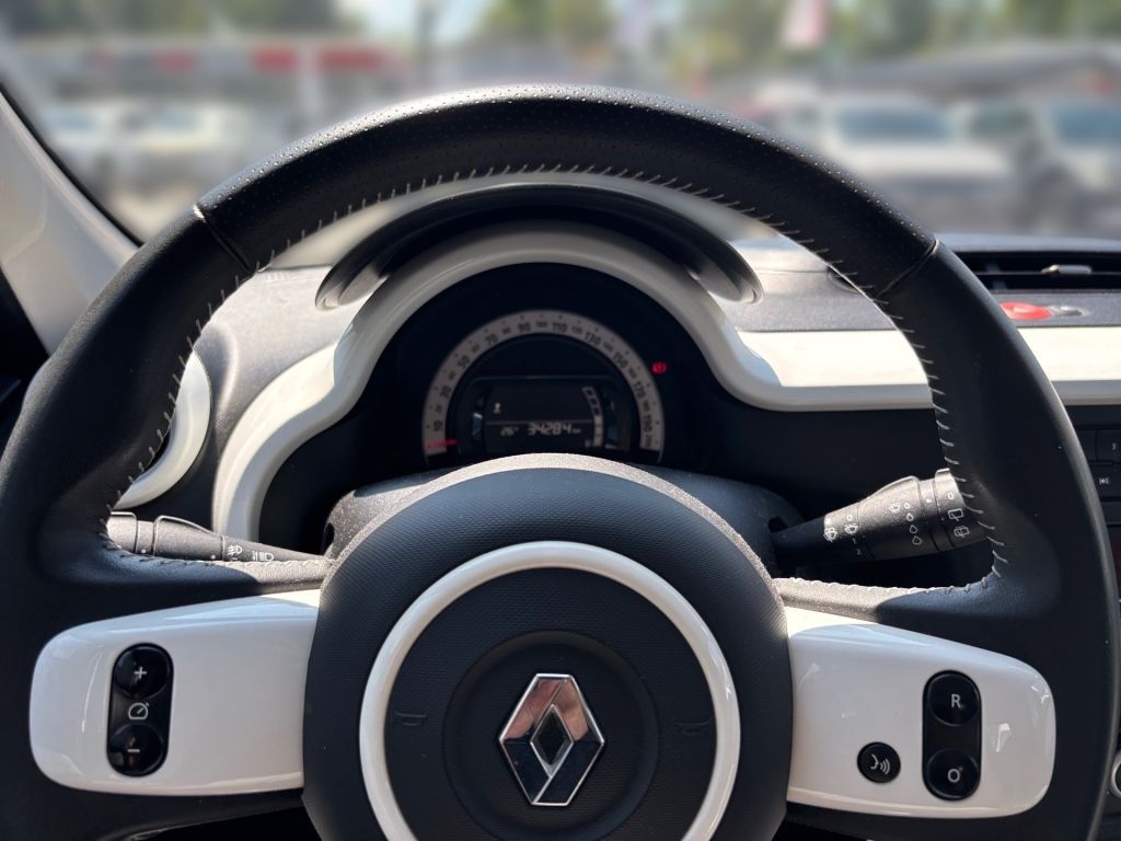 Fahrzeugabbildung Renault Twingo ENERGY TCe 90 Intens *Ganzjahresreifen*