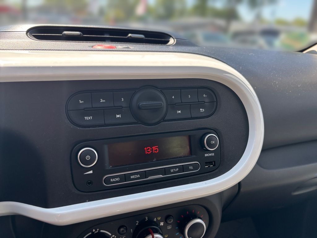 Fahrzeugabbildung Renault Twingo ENERGY TCe 90 Intens *Ganzjahresreifen*