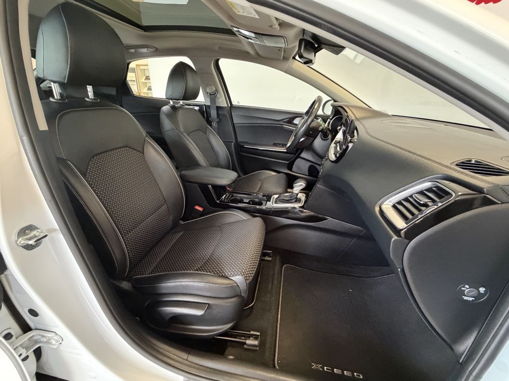 Fahrzeugabbildung Kia XCeed 1.5 T-GDI OPF DCT7  SPIRIT *Pano*Navi-P.*