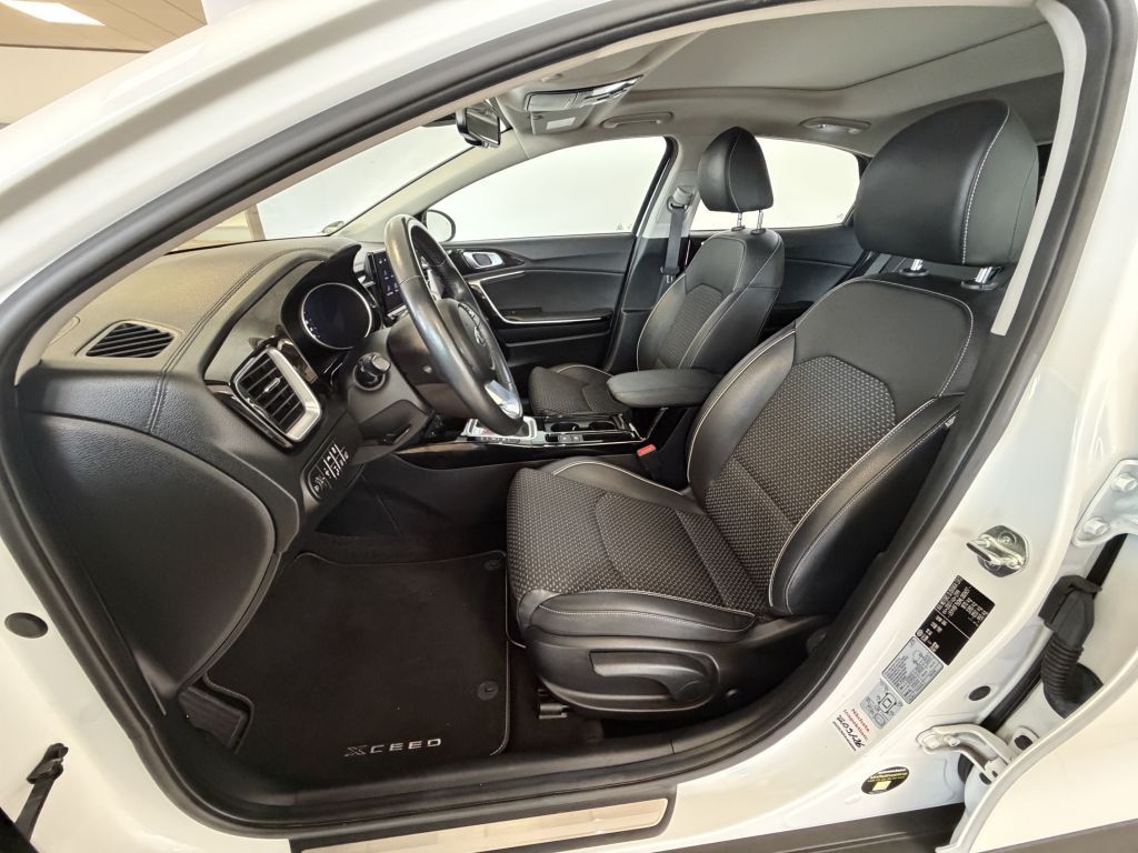 Fahrzeugabbildung Kia XCeed 1.5 T-GDI OPF DCT7  SPIRIT *Pano*Navi-P.*