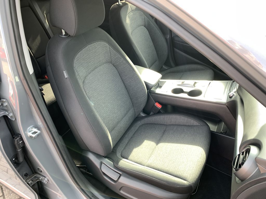 Fahrzeugabbildung Hyundai Kona EV Advantage *Ganzjahresreifen* SOH 93,9%*