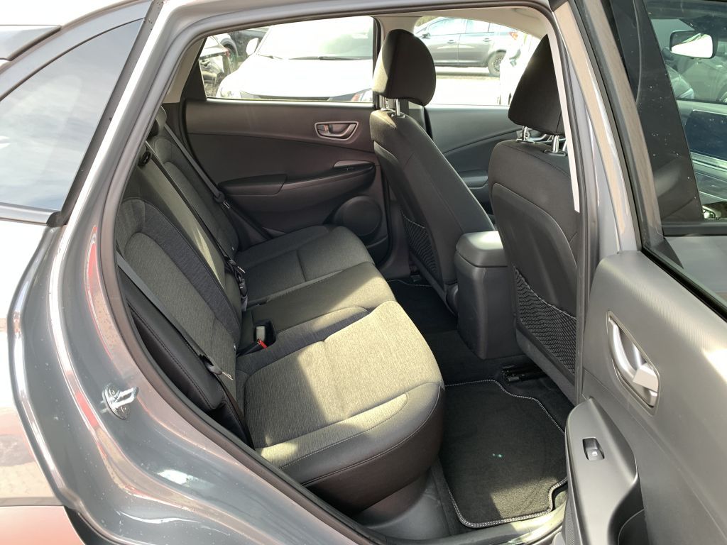 Fahrzeugabbildung Hyundai Kona EV Advantage *Ganzjahresreifen* SOH 93,9%*