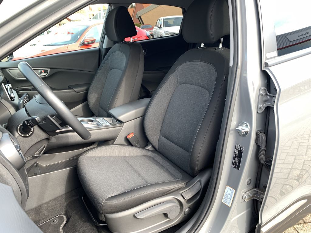 Fahrzeugabbildung Hyundai Kona EV Advantage *Ganzjahresreifen* SOH 93,9%*