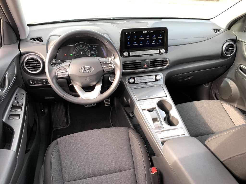 Fahrzeugabbildung Hyundai Kona EV Advantage *Ganzjahresreifen* SOH 93,9%*