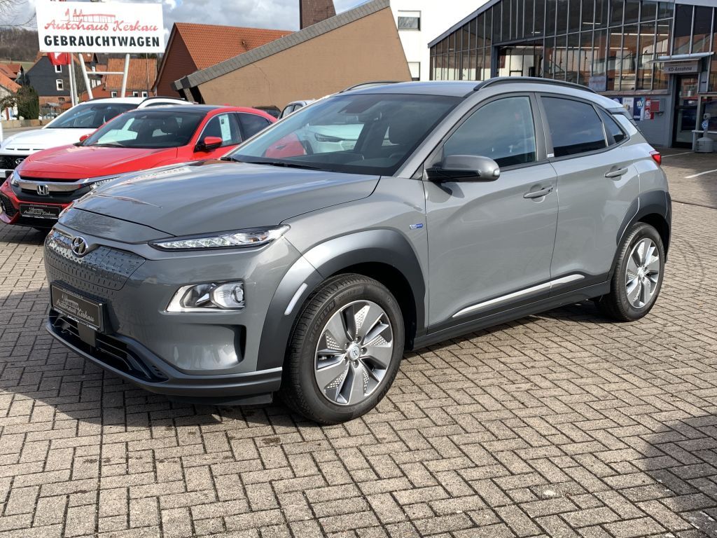 Fahrzeugabbildung Hyundai Kona EV Advantage *Ganzjahresreifen* SOH 93,9%*