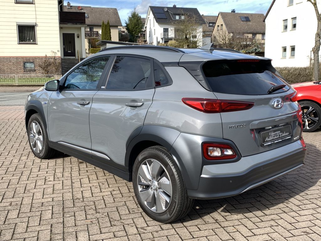 Fahrzeugabbildung Hyundai Kona EV Advantage *Ganzjahresreifen* SOH 93,9%*