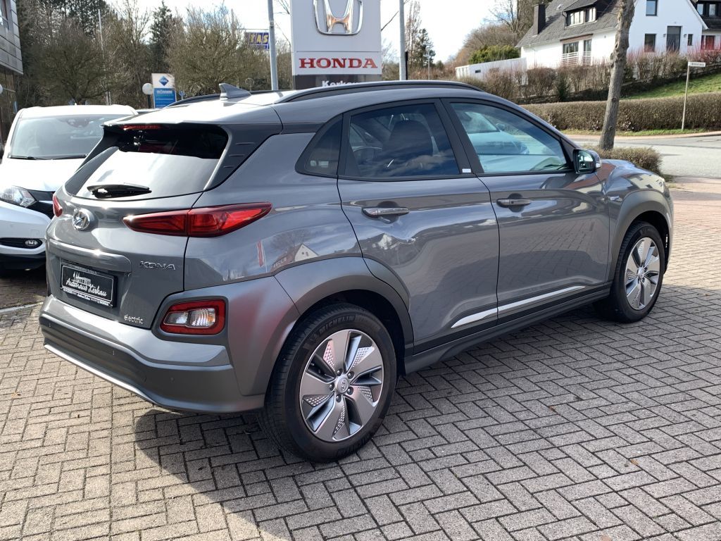 Fahrzeugabbildung Hyundai Kona EV Advantage *Ganzjahresreifen* SOH 93,9%*