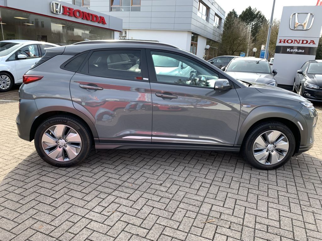 Fahrzeugabbildung Hyundai Kona EV Advantage *Ganzjahresreifen* SOH 93,9%*
