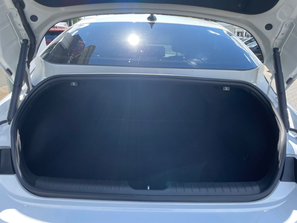 Fahrzeugabbildung Hyundai IONIQ 6 77,4 kWh 4WD Uniq *digitale Außenspiegel
