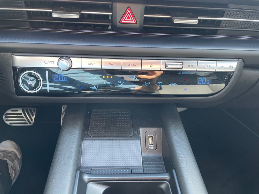 Fahrzeugabbildung Hyundai IONIQ 6 77,4 kWh 4WD Uniq *digitale Außenspiegel
