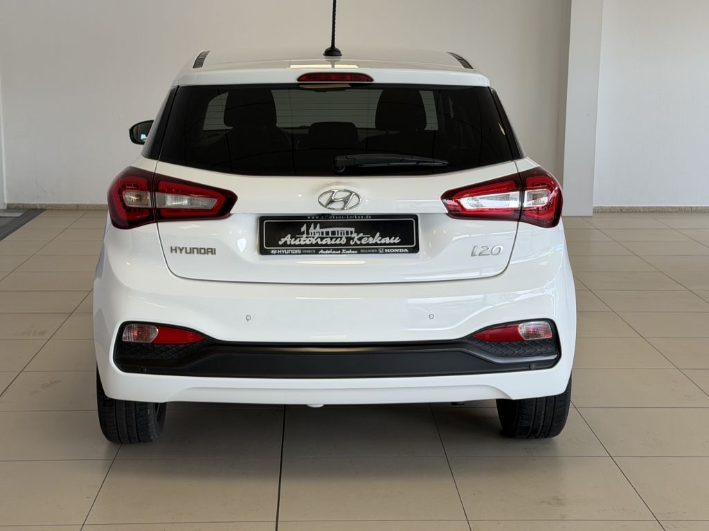 Fahrzeugabbildung Hyundai i20 blue 1.2 YES!+Navi+R-Kam.+Winterräder+