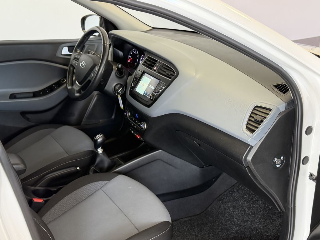Fahrzeugabbildung Hyundai i20 blue 1.2 YES!+Navi+R-Kam.+Winterräder+