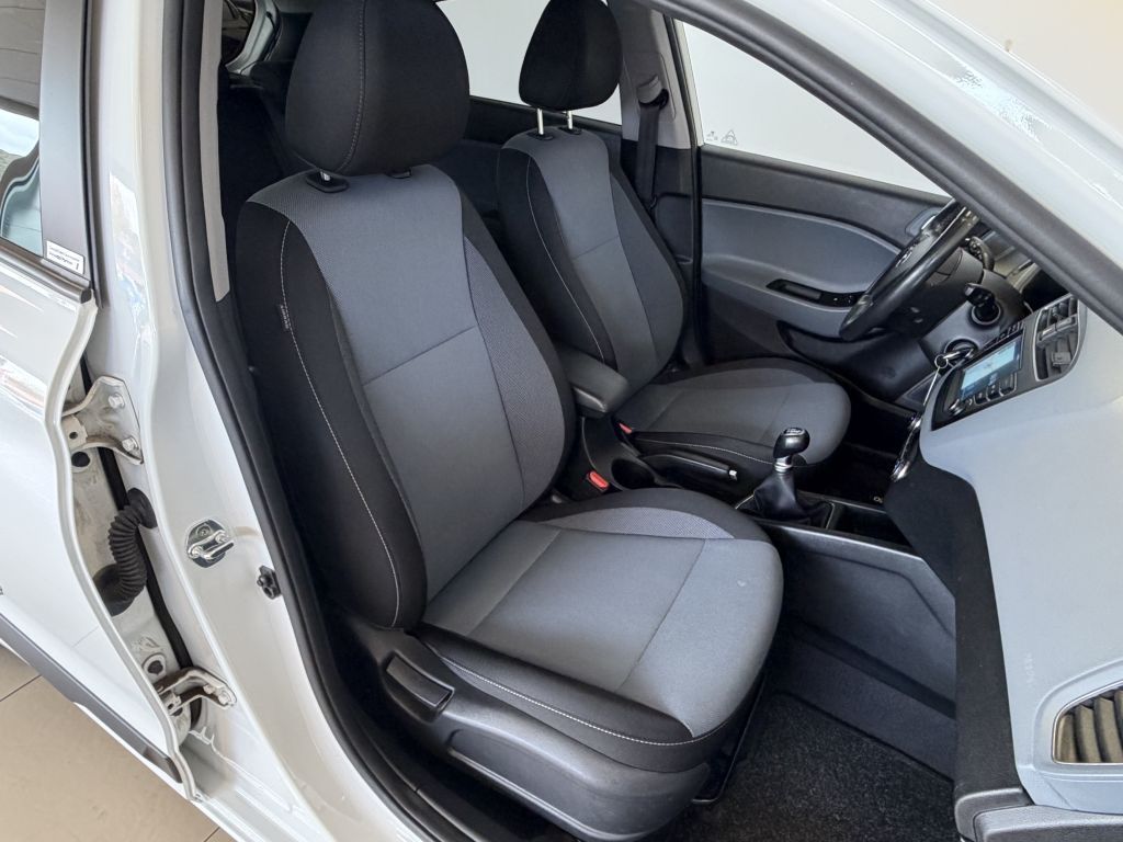 Fahrzeugabbildung Hyundai i20 blue 1.2 YES!+Navi+R-Kam.+Winterräder+
