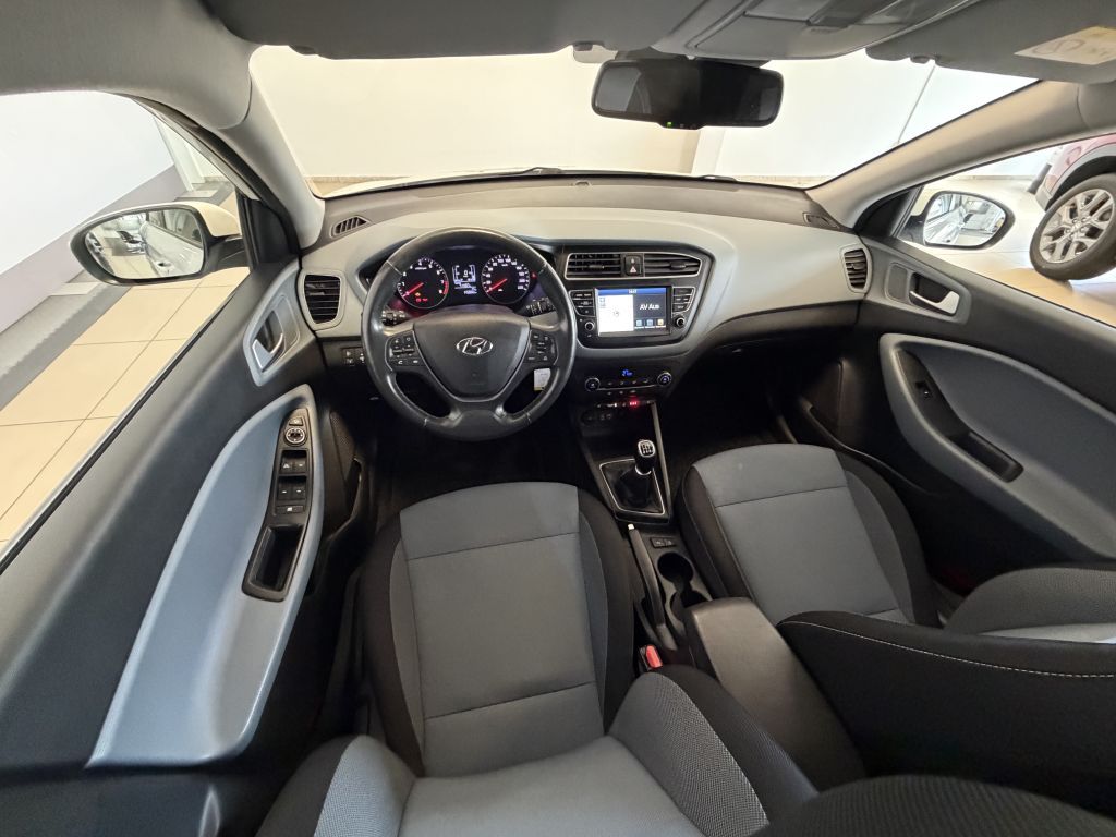 Fahrzeugabbildung Hyundai i20 blue 1.2 YES!+Navi+R-Kam.+Winterräder+