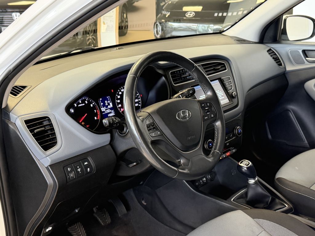 Fahrzeugabbildung Hyundai i20 blue 1.2 YES!+Navi+R-Kam.+Winterräder+