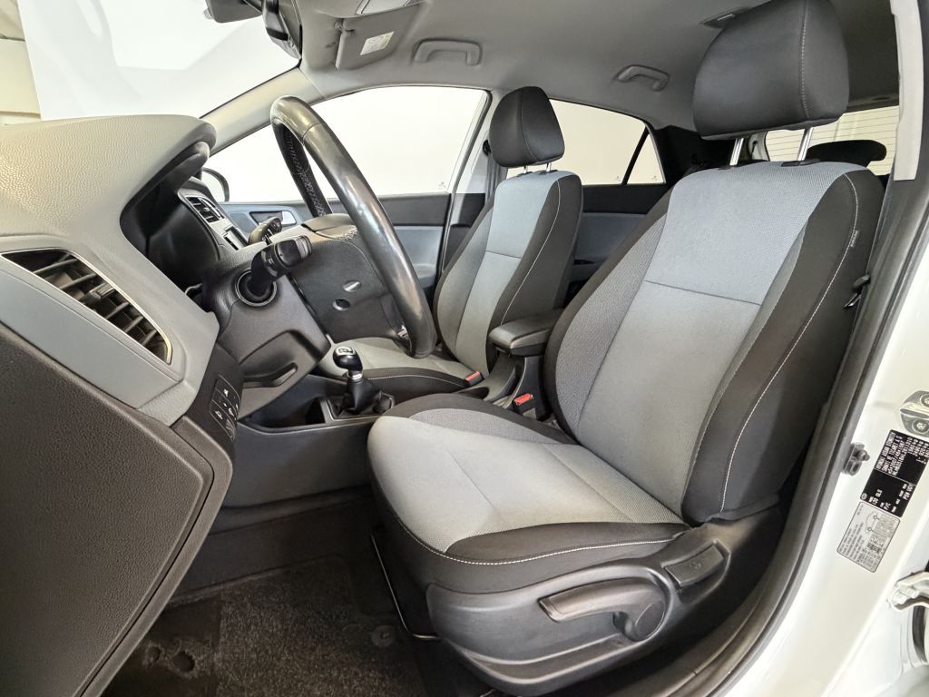 Fahrzeugabbildung Hyundai i20 blue 1.2 YES!+Navi+R-Kam.+Winterräder+
